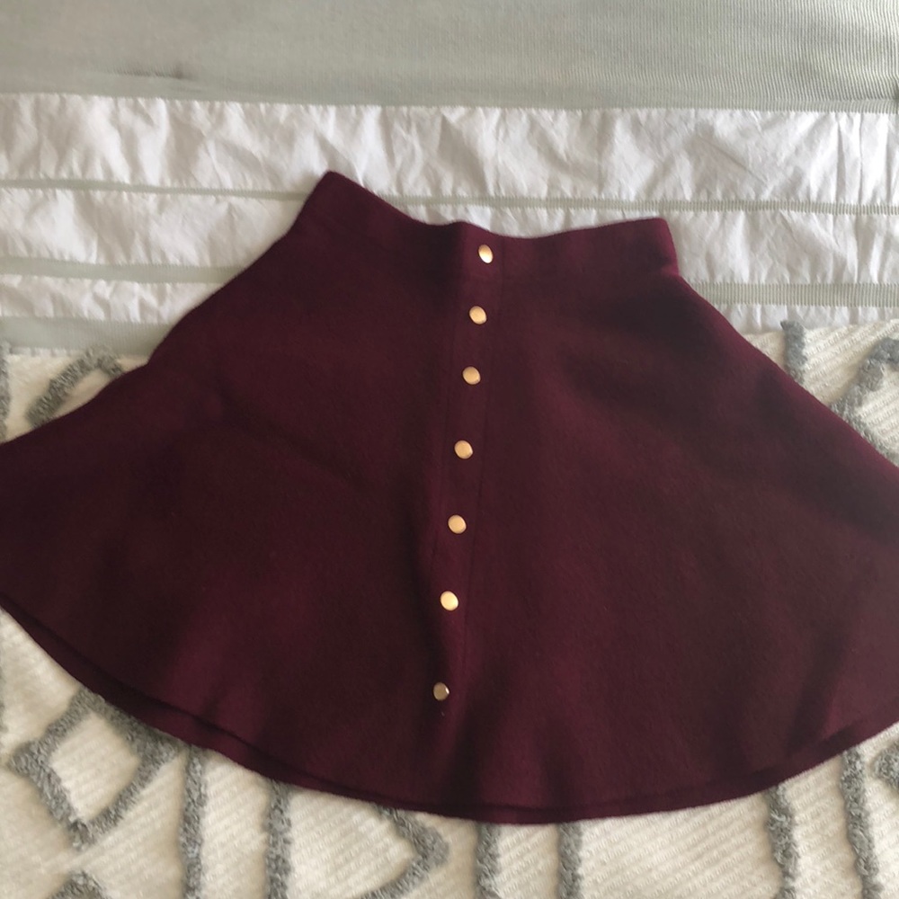 Atmosphere | burgundy flouncy skirt size M